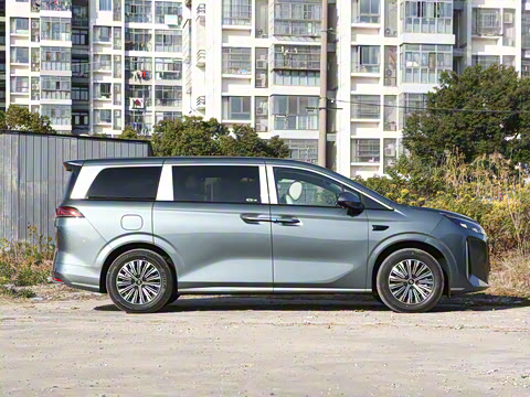 2026 DM-i 1.5T 218KM Խ