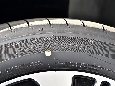 2026�� �Ŀ� E 300 L ������