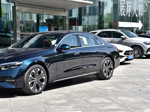 2026�� �Ŀ� E 300 L ������