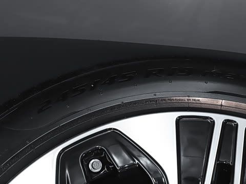 2026�� �Ŀ� E 300 L ������