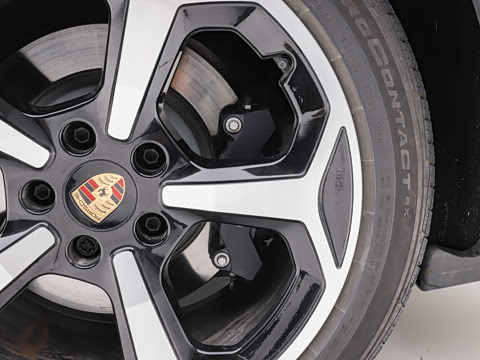 2026�� Taycan 4 Cross Turismo