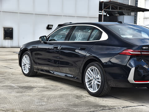 2026�� �Ŀ� 525Li ������װ