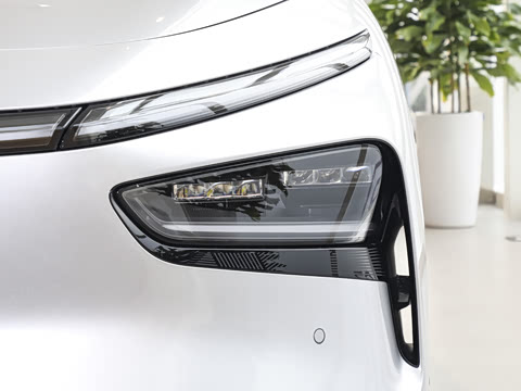 2026�� ���� 702 Max �콢��