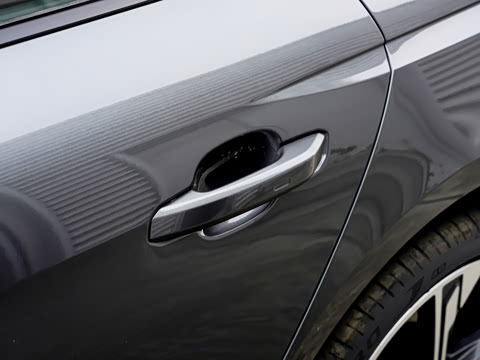 2026�� 200���������� 40 TFSI ���������� B&O ��ҹ��
