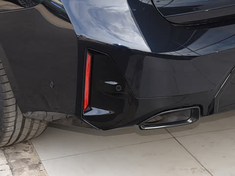 2026�� 330Li ������ M�˶���ҹ��װ