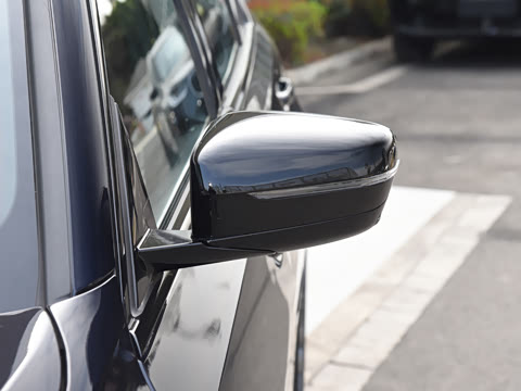 2026�� 330Li ������ M�˶���ҹ��װ