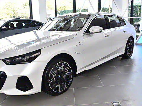 2026�� xDrive 50L M�˶���װ