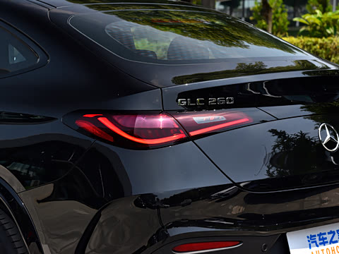 2026�� �Ŀ� GLC 260 4MATIC ����SUV