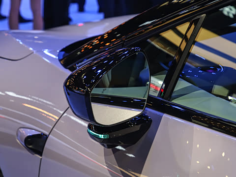 2026�� ���� 725 Max �콢��