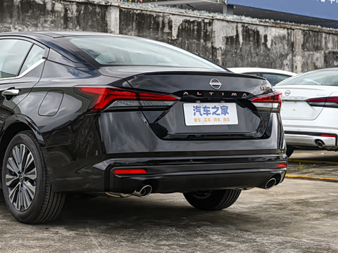 2025�� 2.0L SV �ڽ��