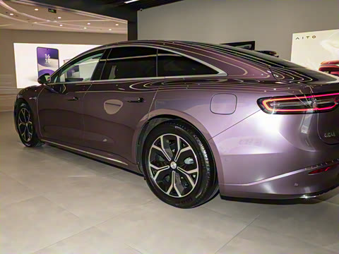 2025�� 705km Pro