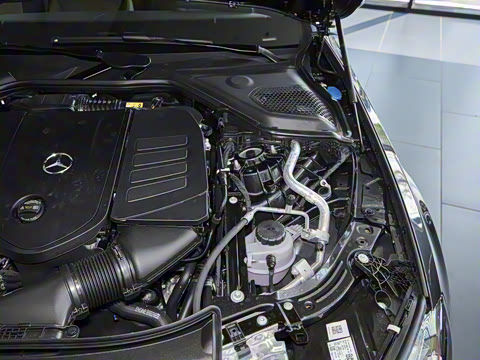 2025�� �Ŀ� E 300 L ʱ���˶���