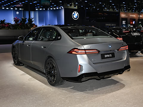 2026�� �Ŀ� xDrive 50L M�˶���װ
