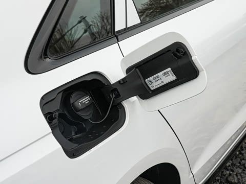 2026�� 200���������� 40 TFSI ����������