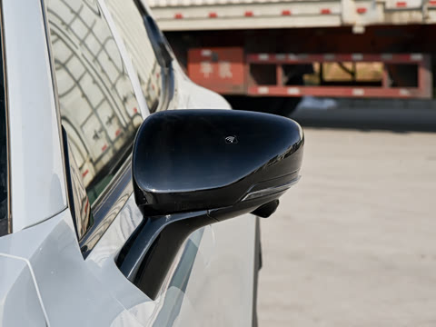 2026�� 215Max���̰�