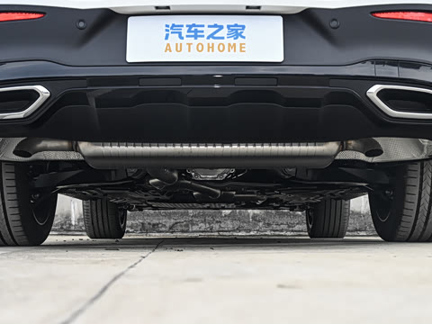 2026�� �Ŀ� GLC 300 4MATIC ����SUV