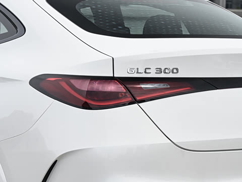 2026�� �Ŀ� GLC 300 4MATIC ����SUV