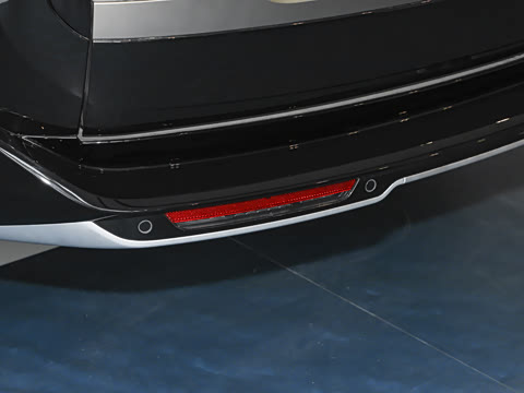 2025�� 3.0 L6 360PS ʢ����