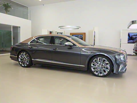 2026�� 4.0T V8 Mulliner
