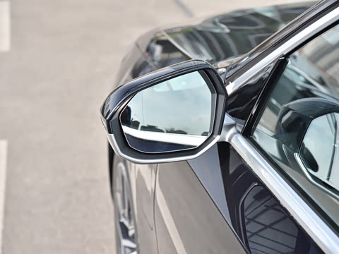 2026�� �Ŀ� eDrive 35L M�˶���װ