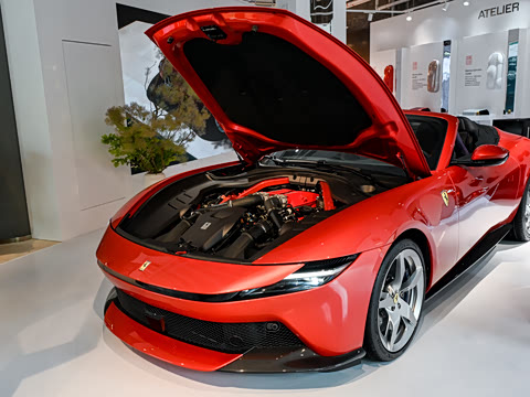 2026�� 3.9T V8 Spider