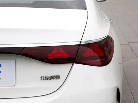 2026�� �Ŀ�� E 300 L ʱ���˶���