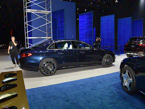 2026�� E 300 L ������