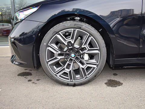 2026�� �Ŀ� 530Li ������ M�˶���װ