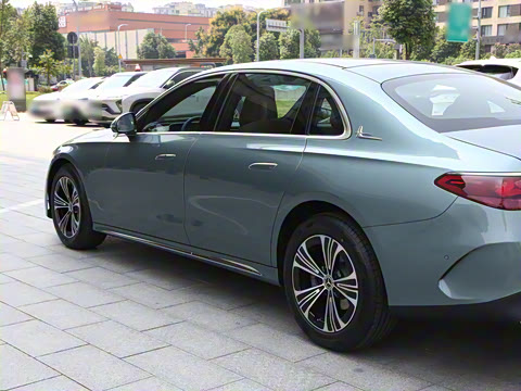 2025�� �Ŀ� E 260 L �˶���