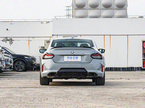 2025�� M240i xDrive