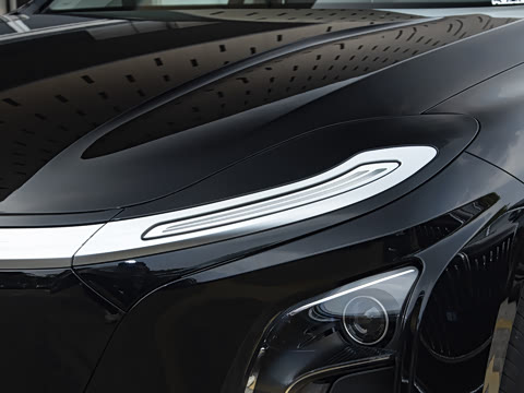 2025�� 610km PLUS