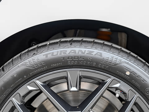 2026�� 330Li ������ M�˶���ҹ��װ