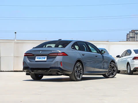 2026�� �Ŀ� 525Li M�˶���װ
