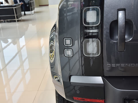 2026�� 110 3.0T P400 X-Dynamic HSE