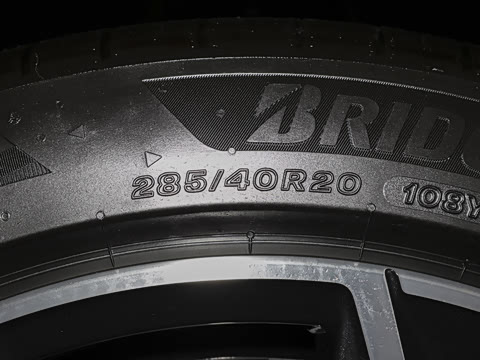 2026�� 735Li ������װ