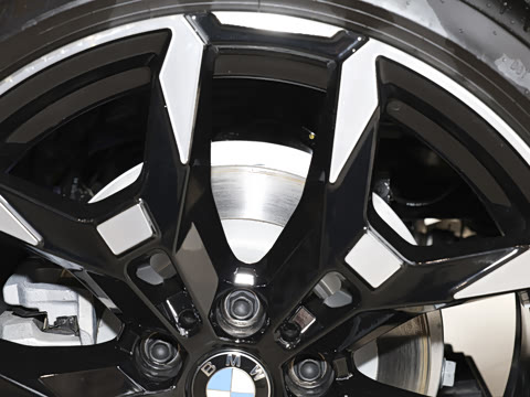 2026�� 225i M�˶���ҹ��װ