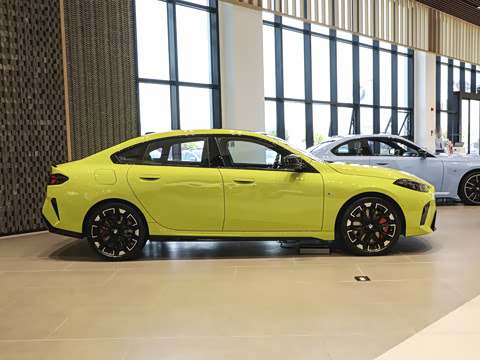 2026�� M235L