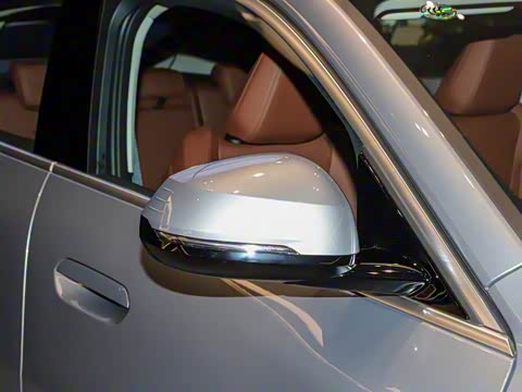 2025�� sDrive25i M�˶���װ