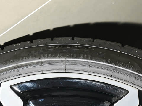 2026�� 225i M�˶���ҹ��װ