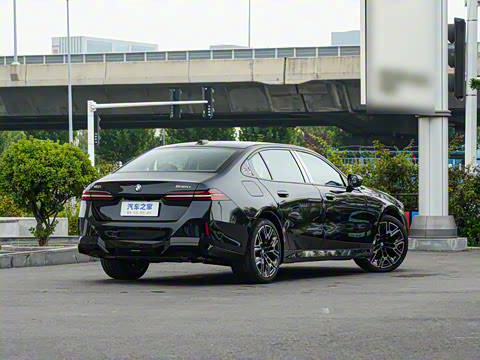 2026�� 530Li ������ M�˶���װ
