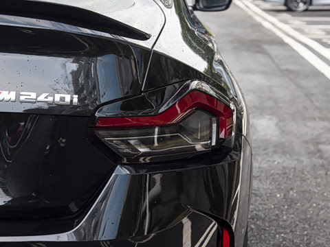 2026�� M240i xDrive