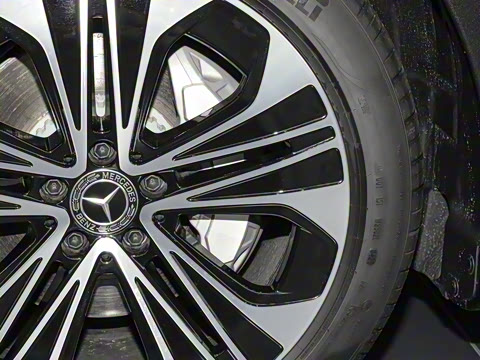 2025�� �Ŀ� E 300 L ������