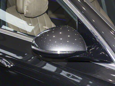 2025�� �Ŀ� E 300 L ������