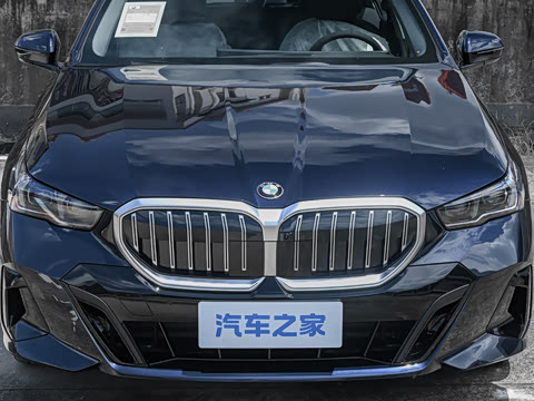 2026�� 525i M�˶���װ