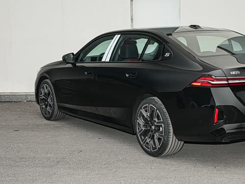 2026�� �Ŀ� 530Li ������ M�˶���װ