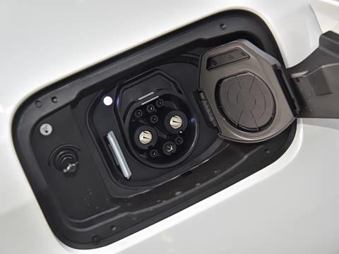 2026�� �Ŀ� eDrive 40 L ��ҹ��װ