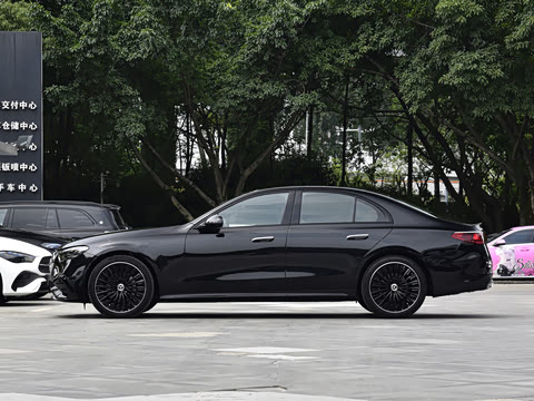 2026�� �Ŀ� E 300 �����˶���