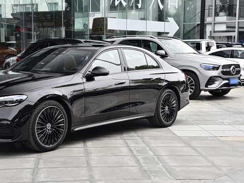 2026�� �Ŀ� E 300 �����˶���
