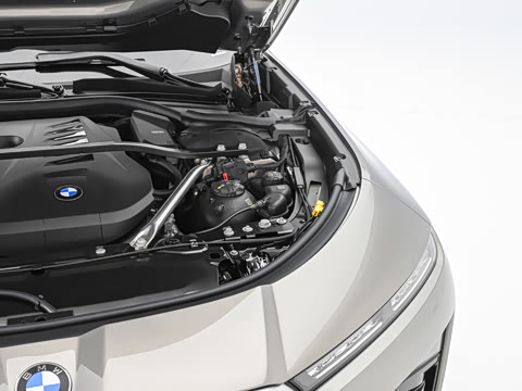 2027�� 740L �����
