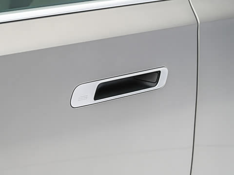 2027�� 740L �����